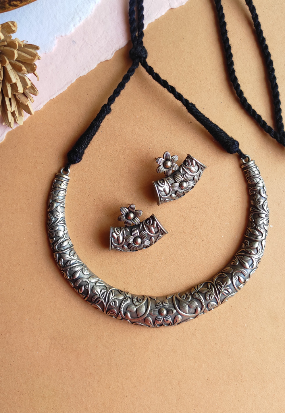 Silver lookalike hasli necklace set