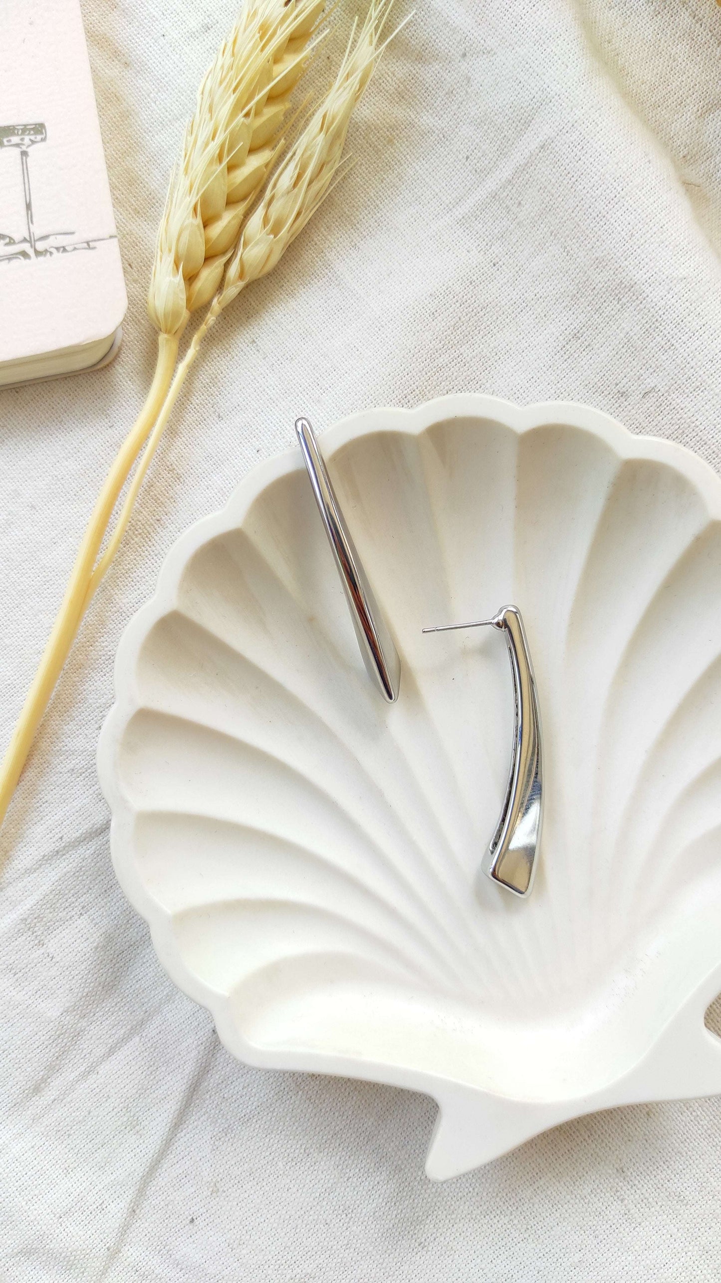 Silver arc studs earrings
