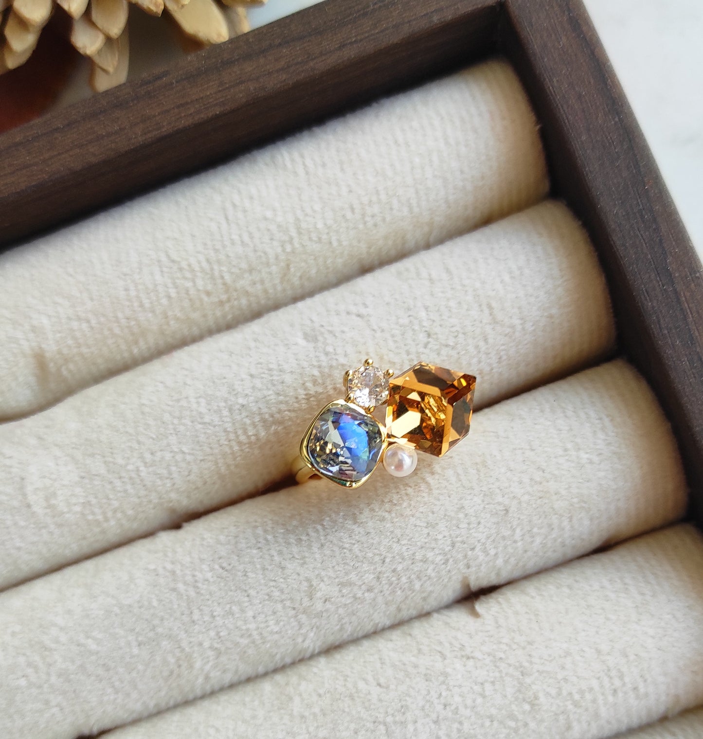 Shozni stone adjustable finger ring