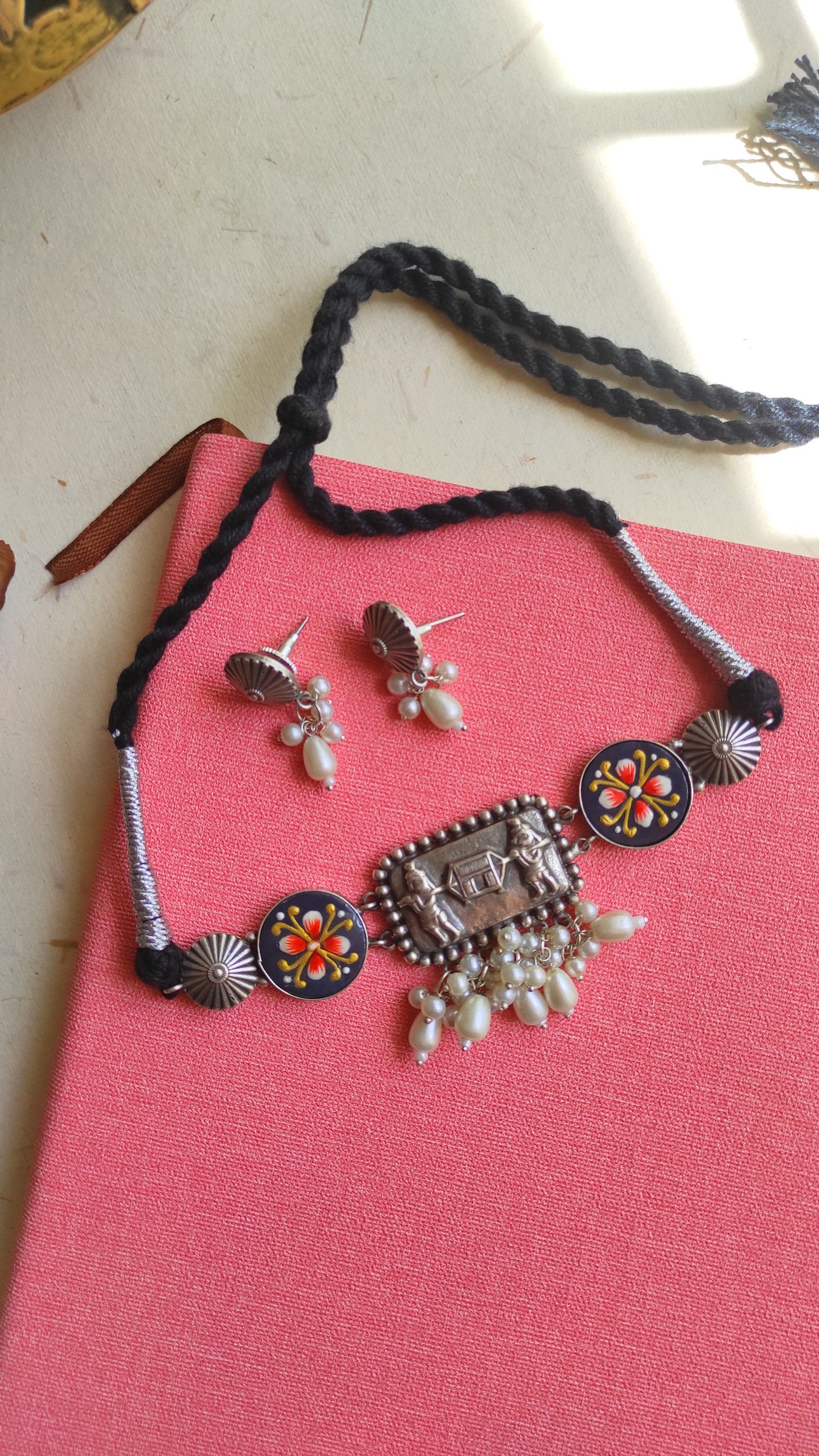 Hand painted silver lookalike choker necklace set