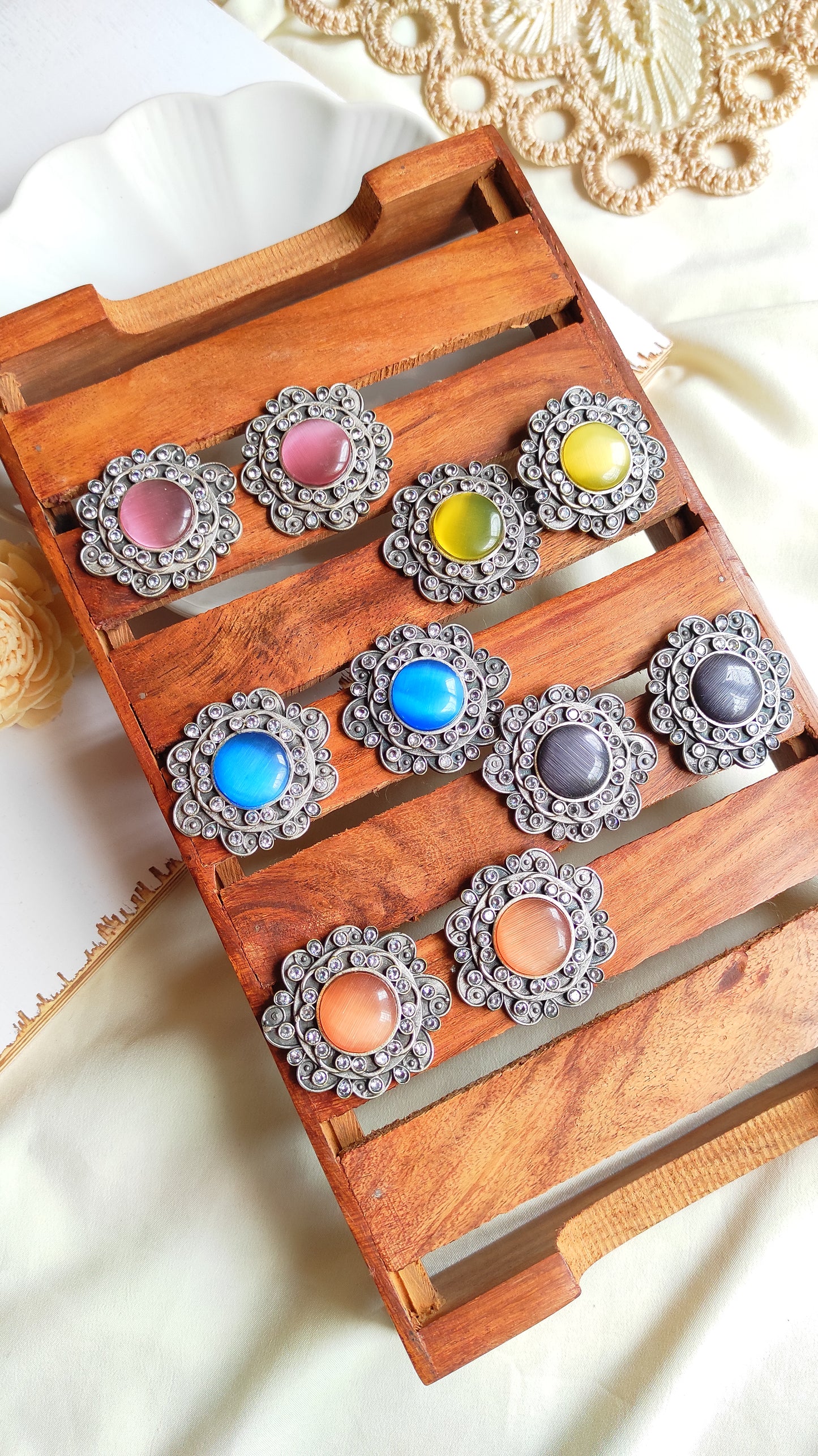 Aariana studs earrings