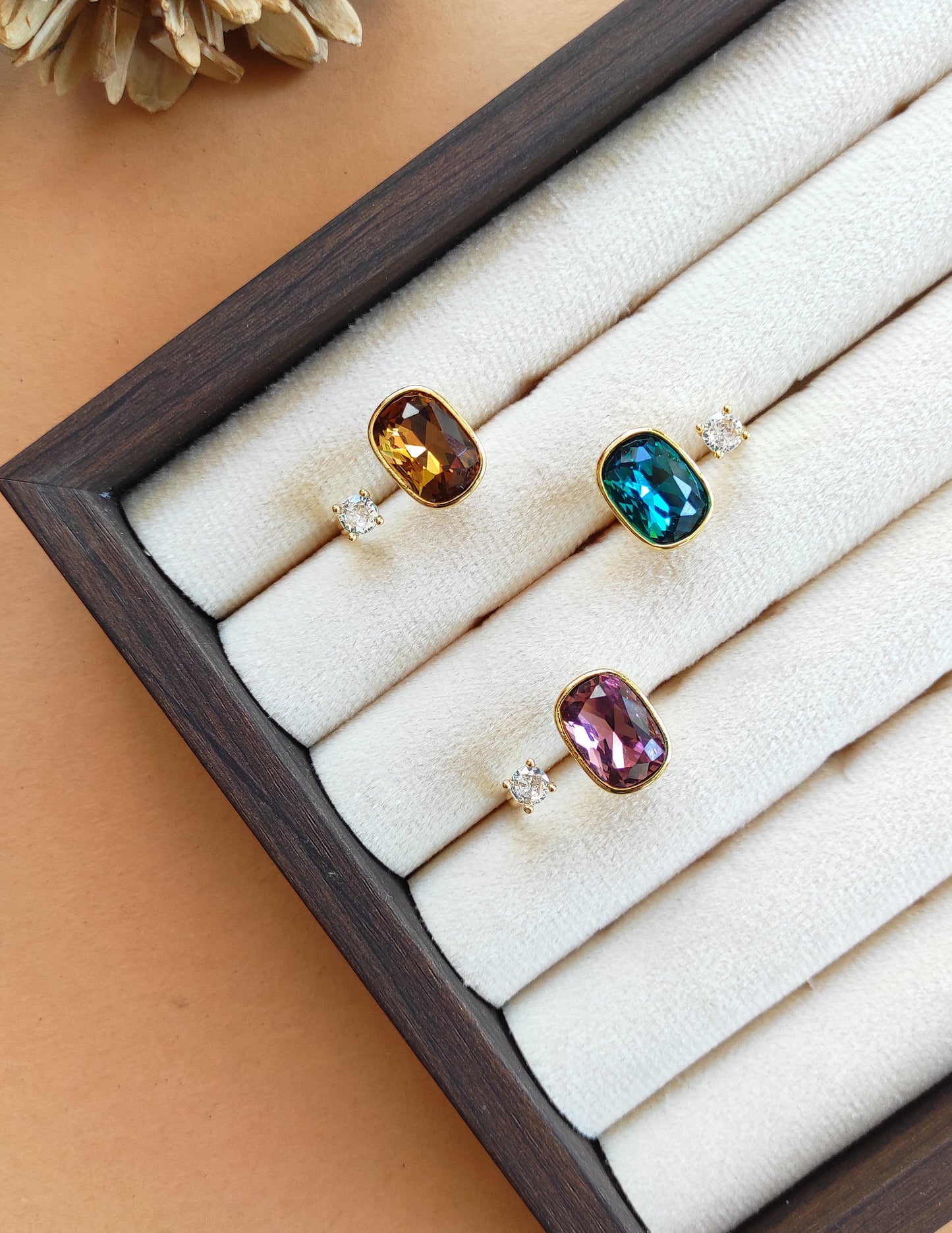Shozni stone adjustable finger ring
