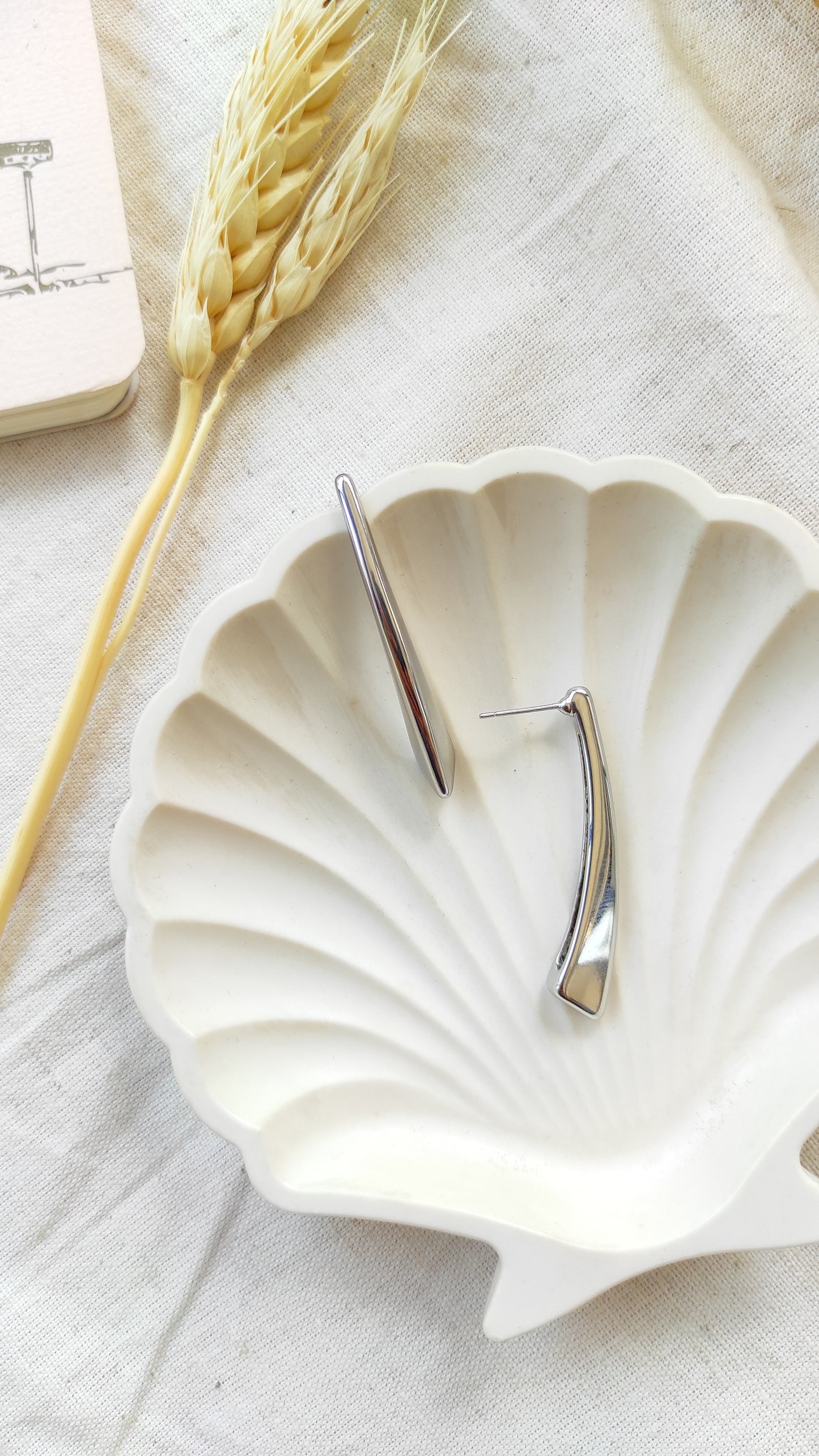 Silver arc studs earrings