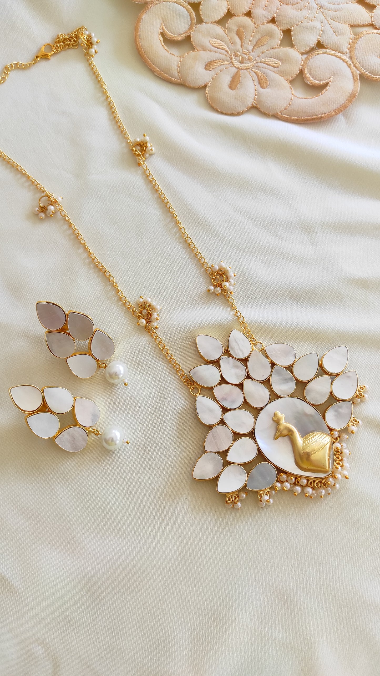 Genuine(real) Mother of pearl necklace set
