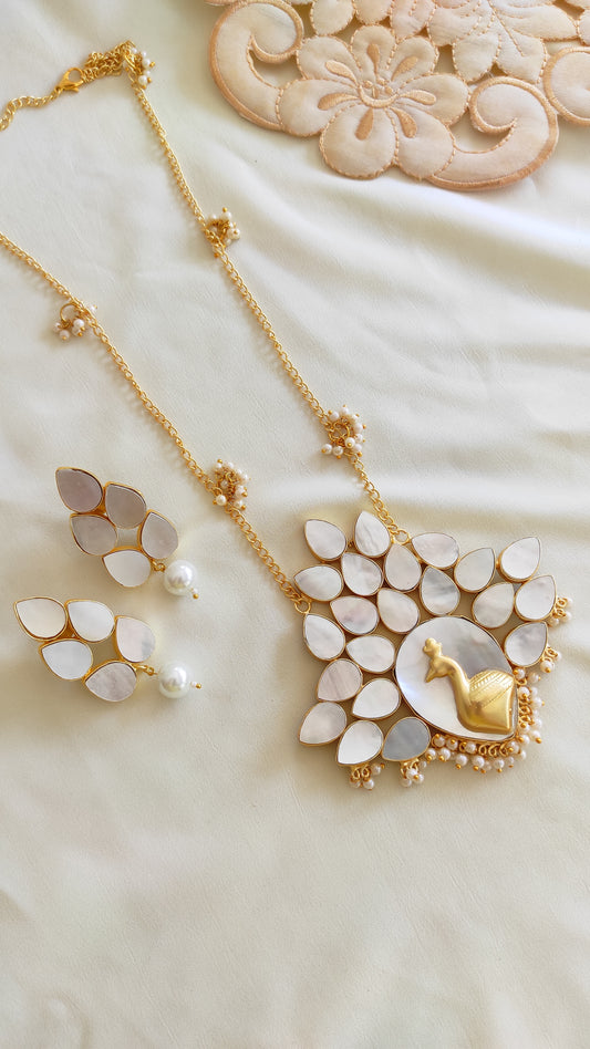 Genuine(real) Mother of pearl necklace set