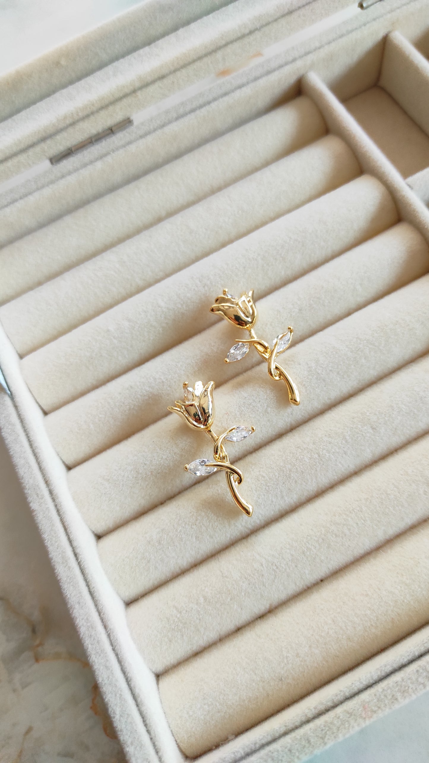 Korean crystal rose stud earrings