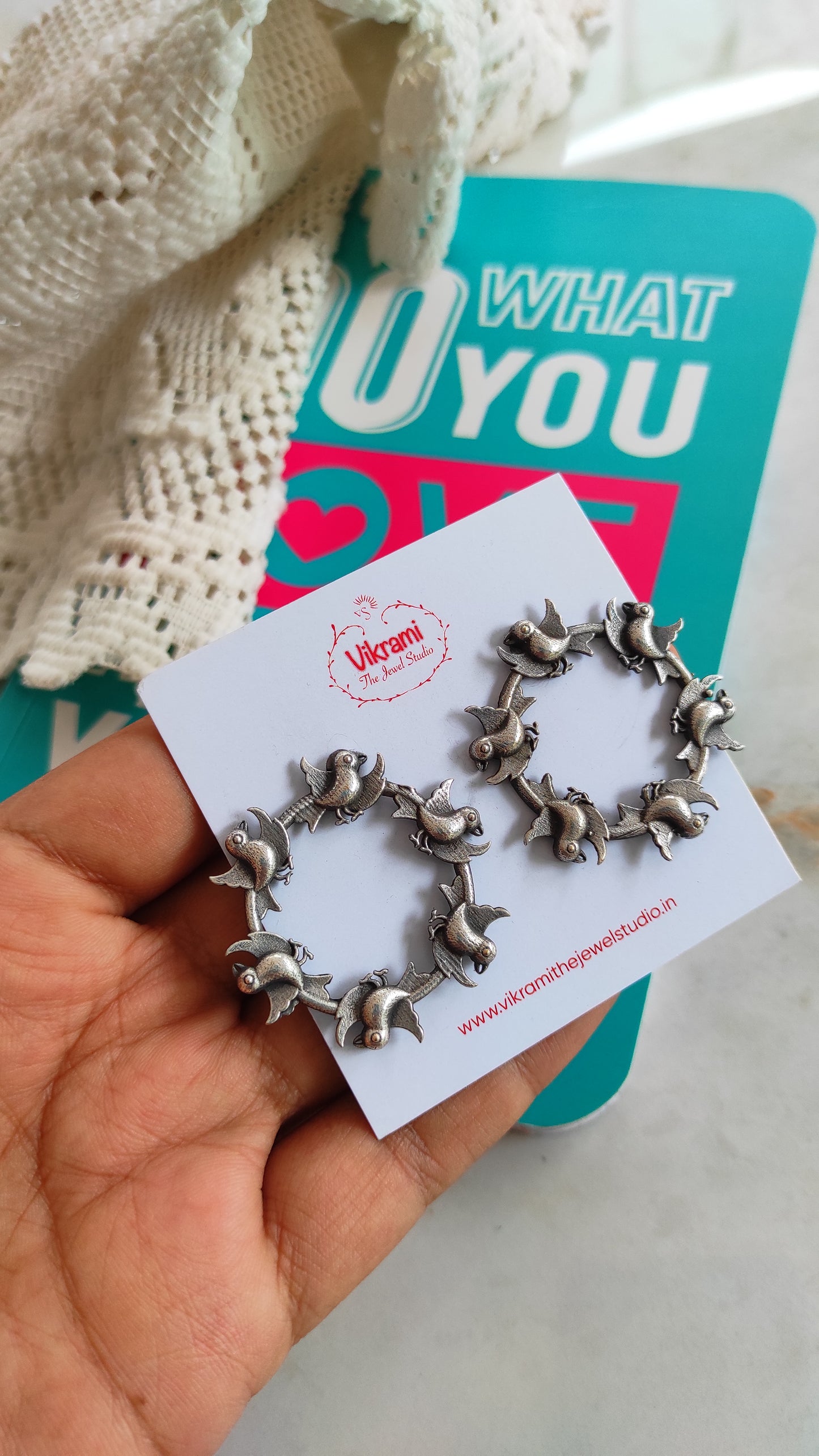 Round chidiya studs earrings