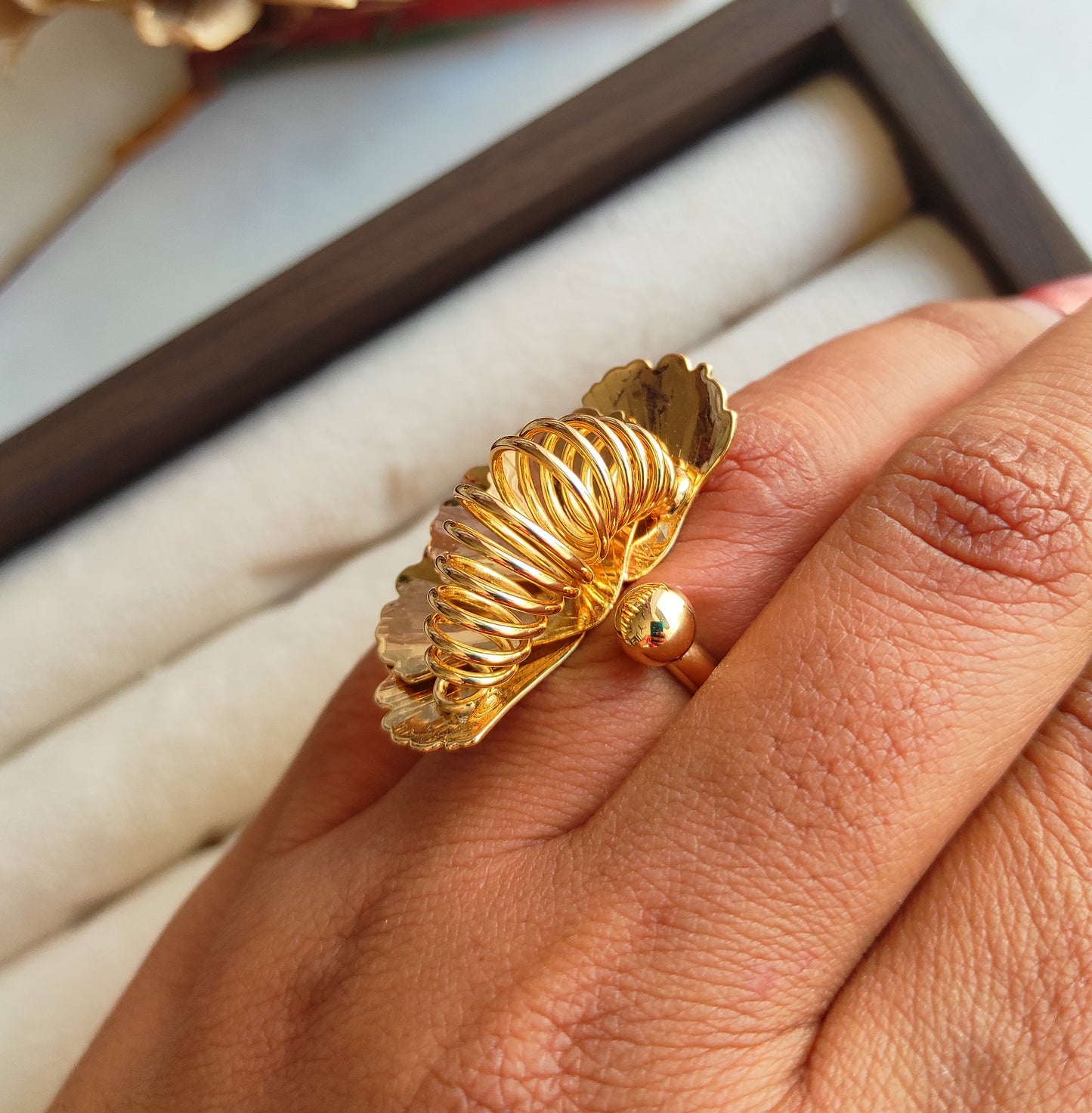 Contemporary petals golden plated adjustable ring
