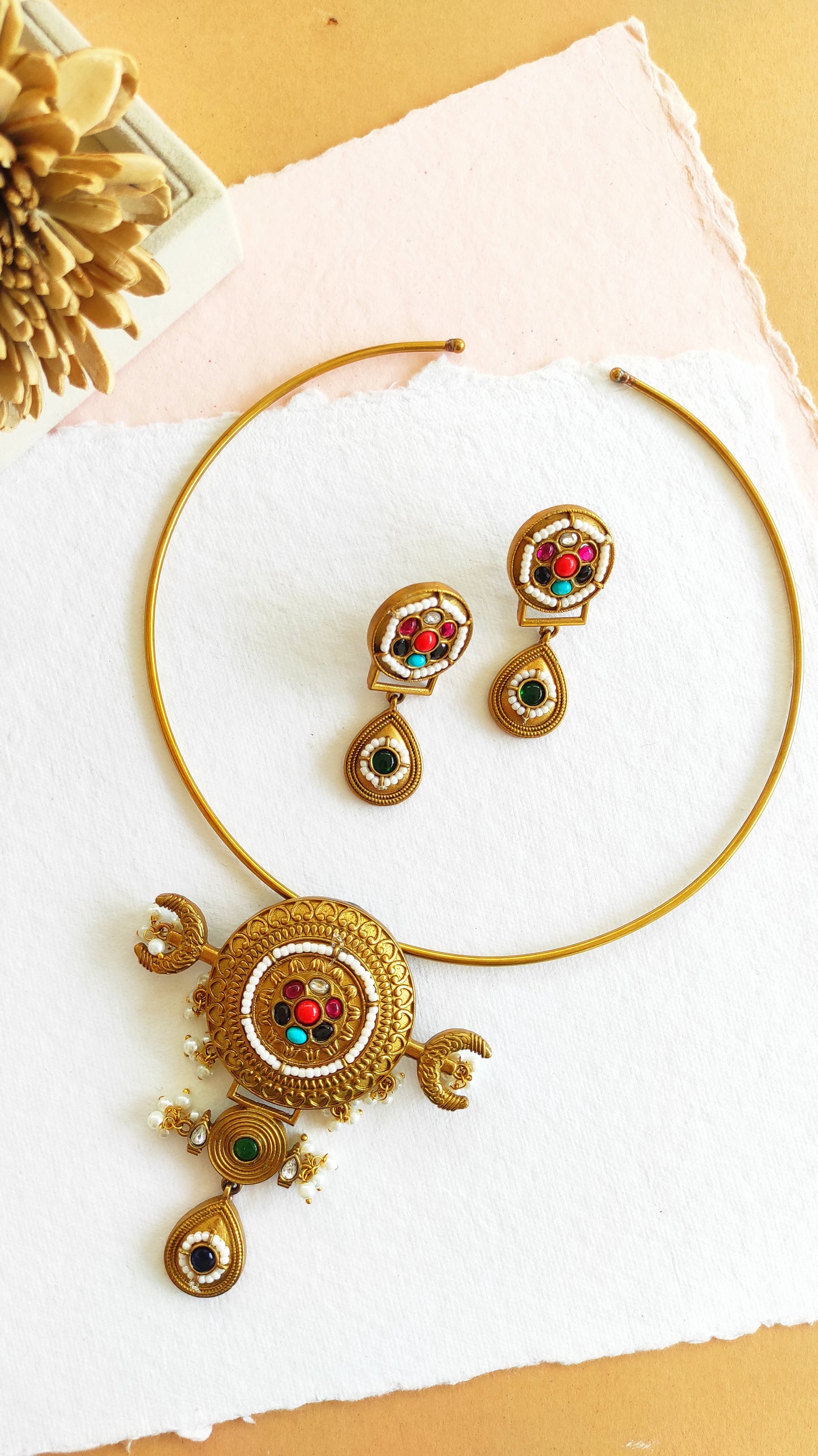 Ananta Hasli necklace set