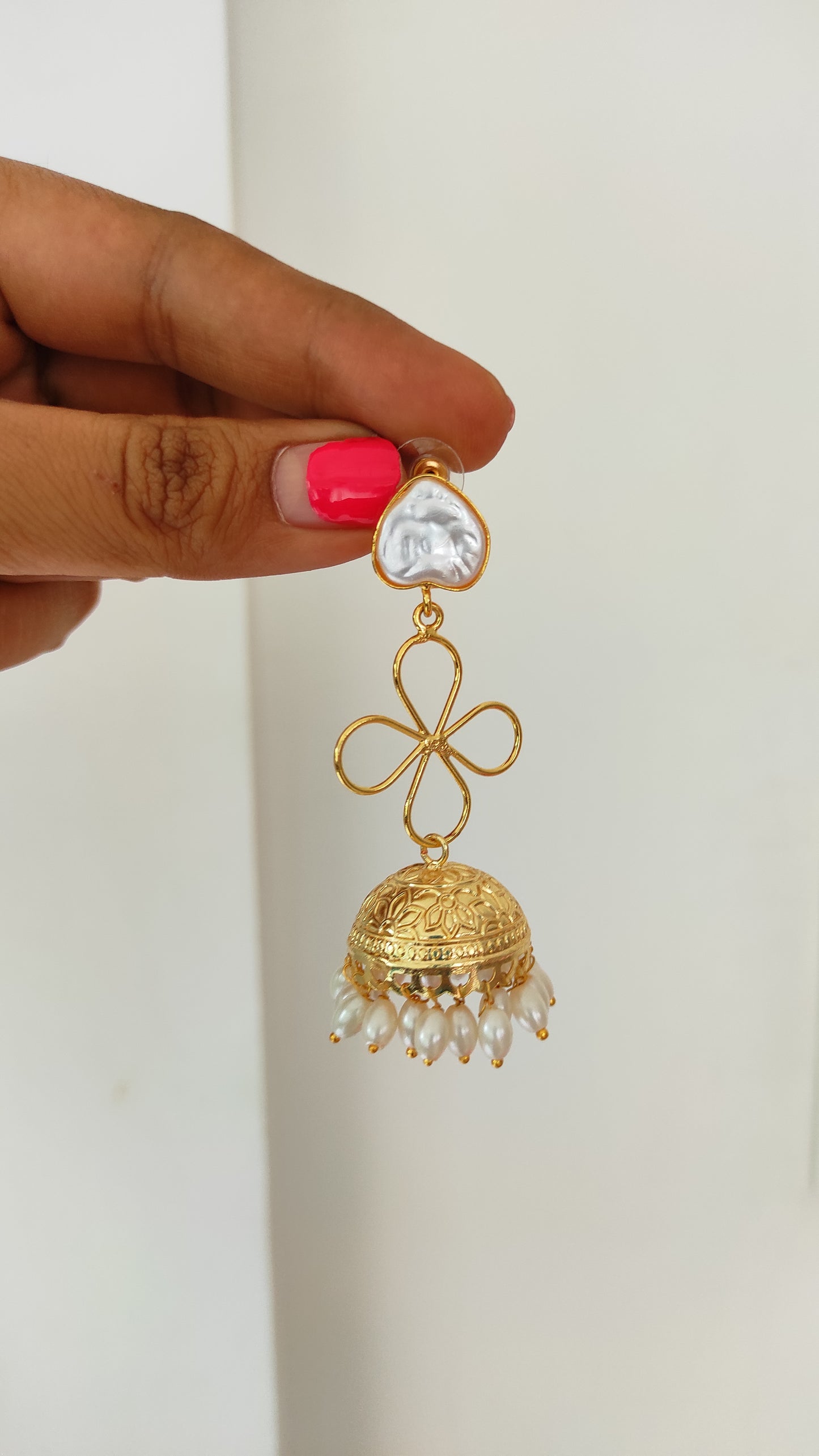 Renu golden Jhumka