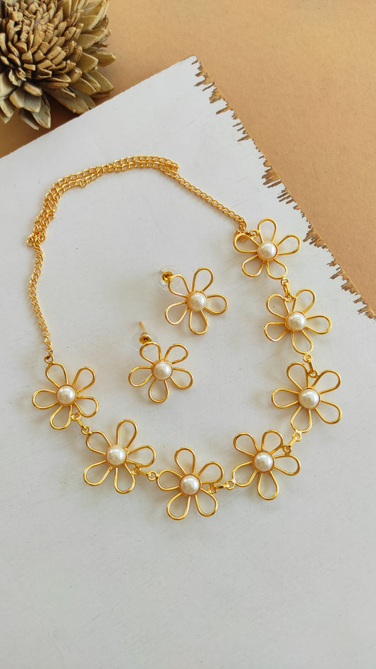 Pushpa golden necklace set