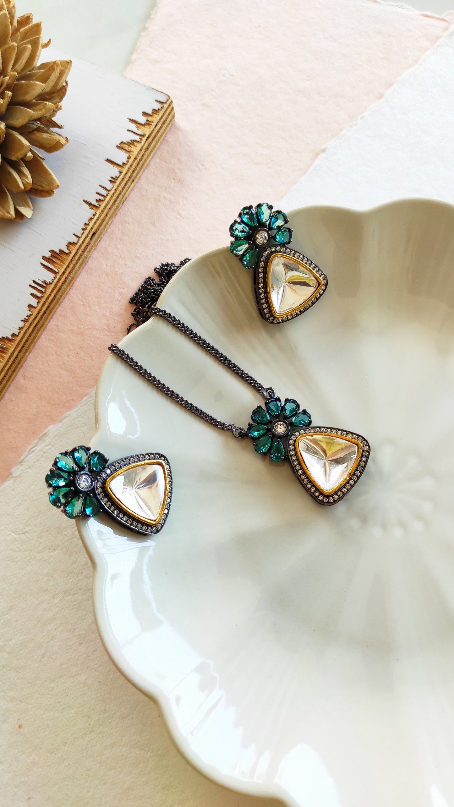 Vriti Moissanite black metal necklace studs set