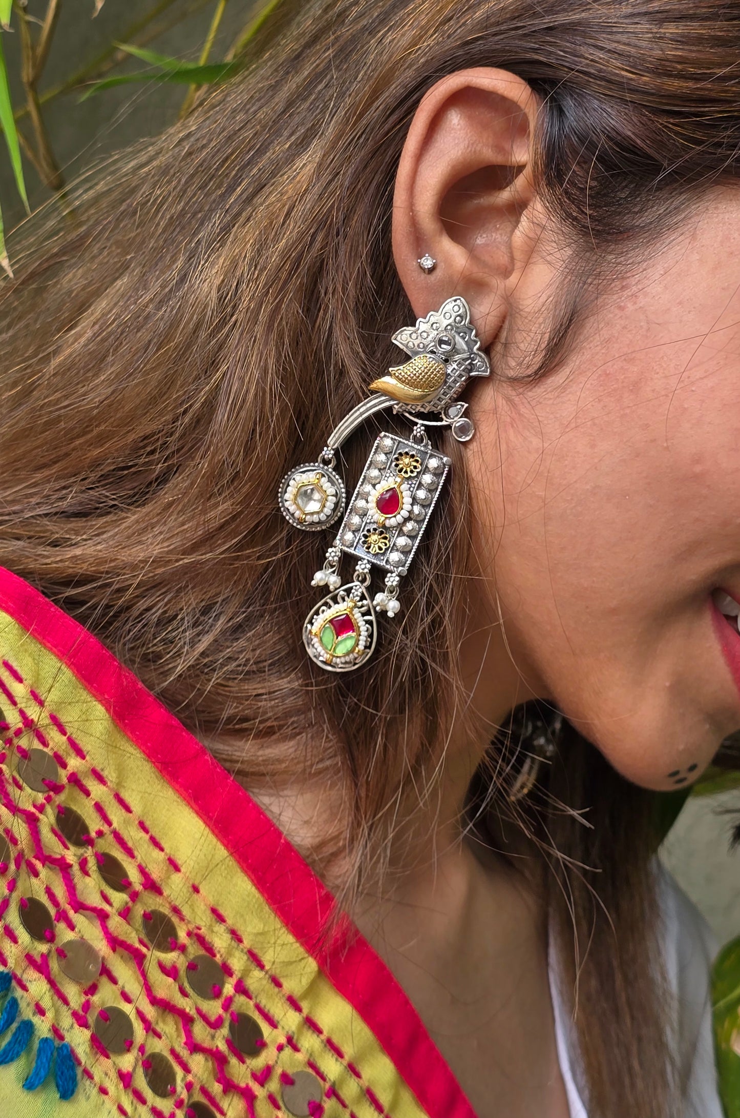 Saanvi pachi kundan dualtone earrings
