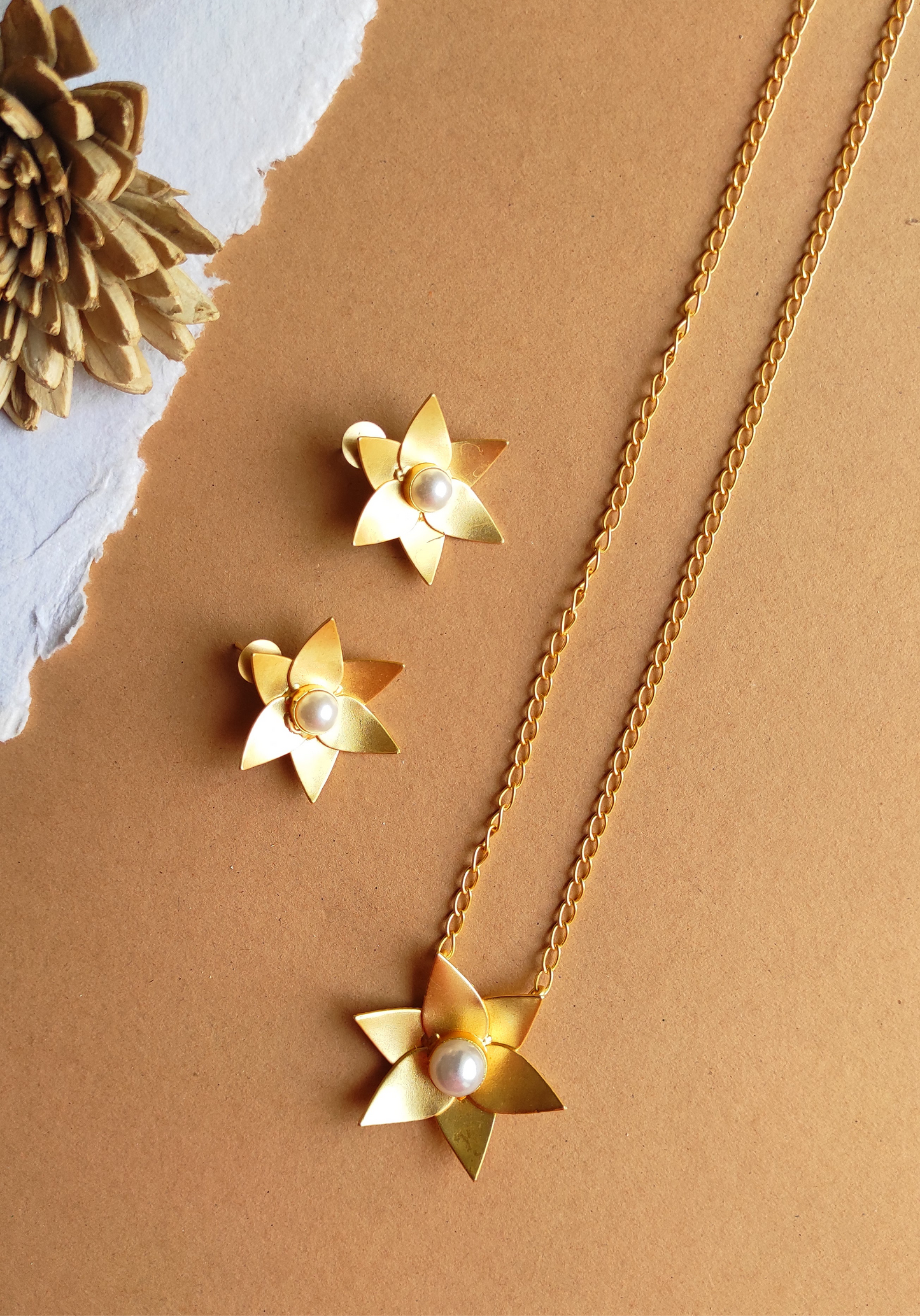 Sitara golden chain necklace with pearl
