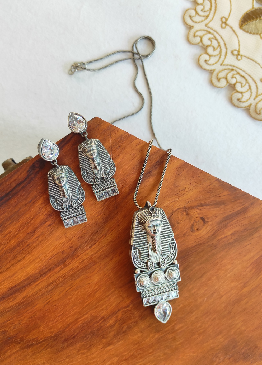 Egyptian pendant earrings set