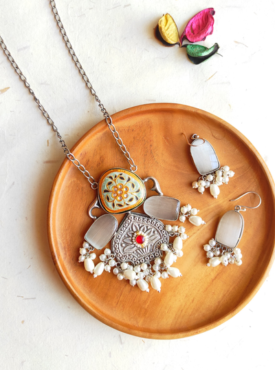 Alekha silver lookalike chain necklace set