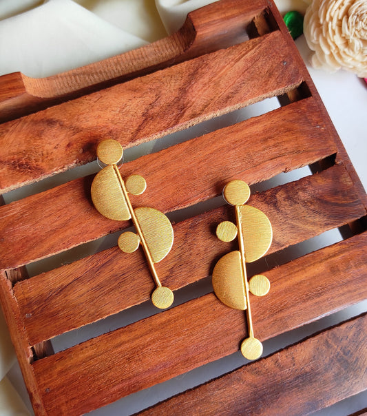 Golden geometric studs earrings