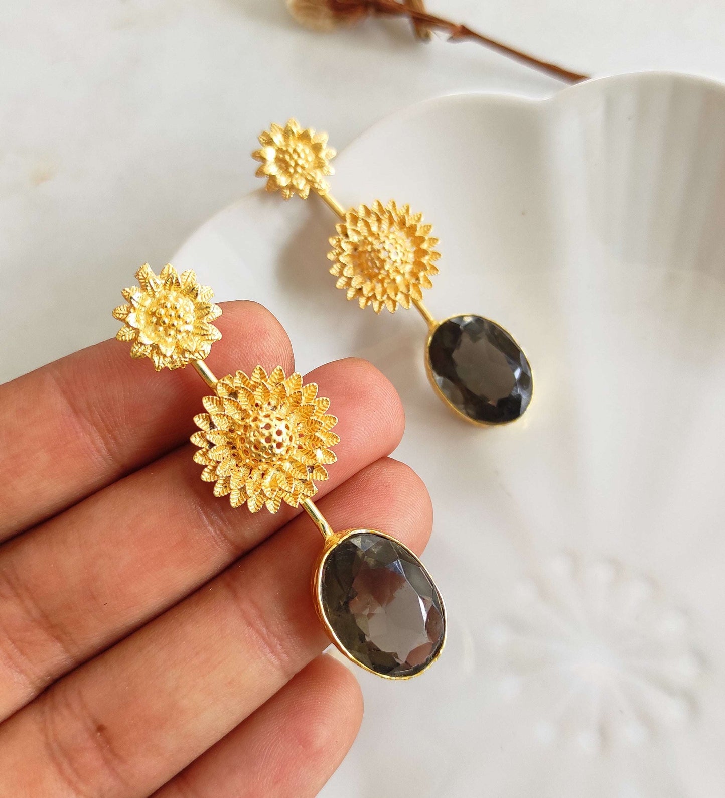 Flora golden earrings