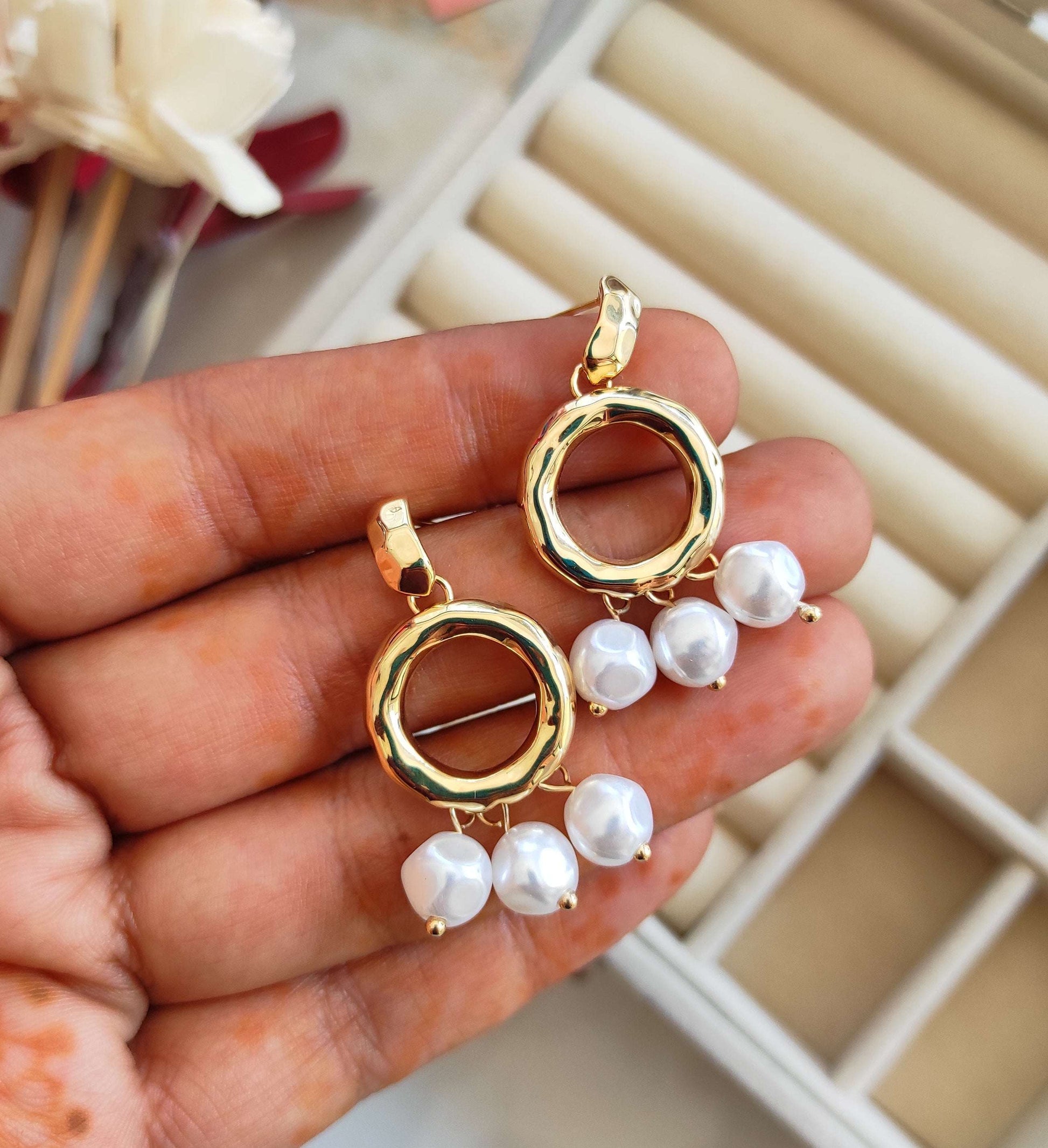 Pearl golden earrings