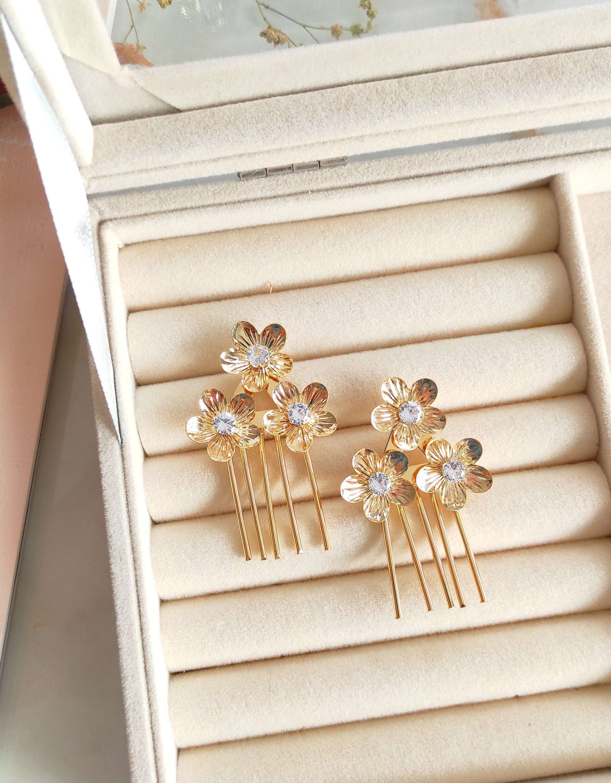 Triple flower golden earrings