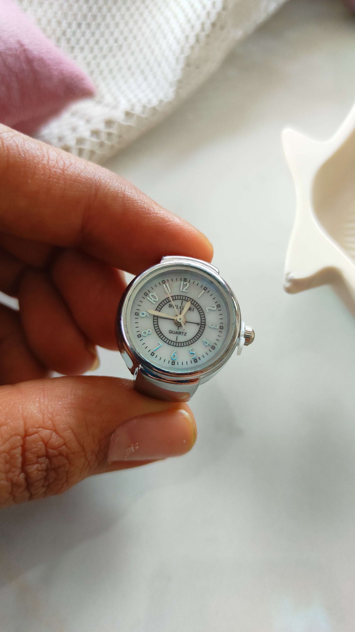 Watch finger ring