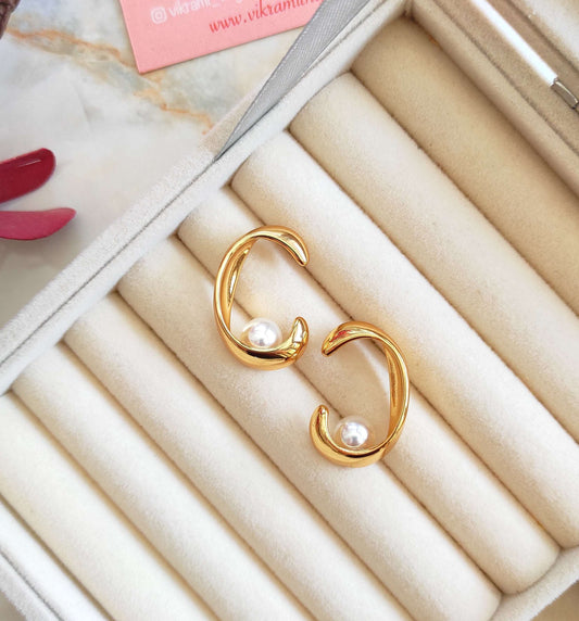 Pearl golden studs earrings