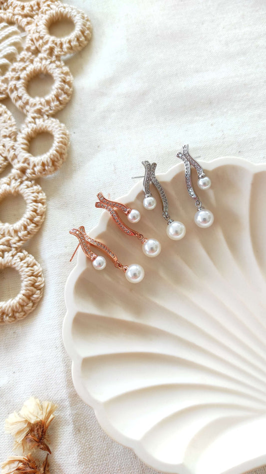 Pearl studs earrings