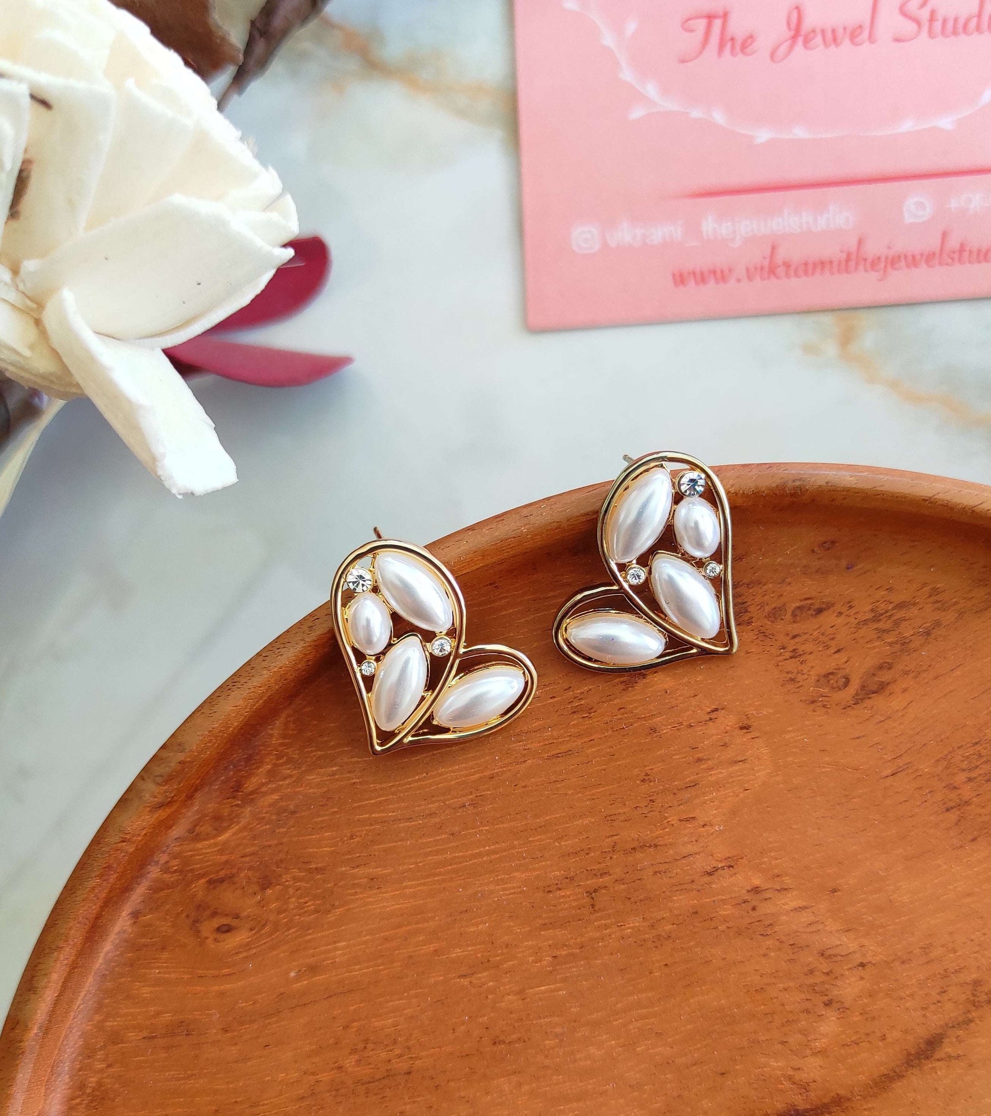 Korean pearl heart studs earrings
