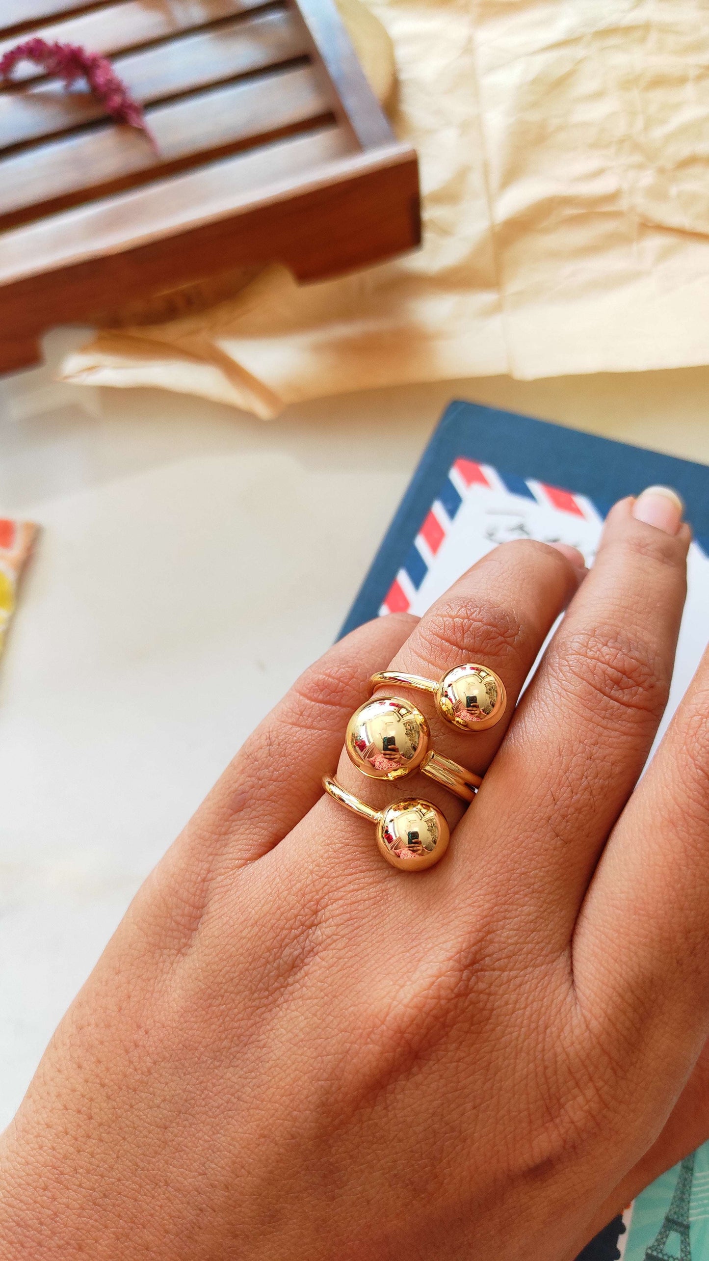 Golden bubble ring
