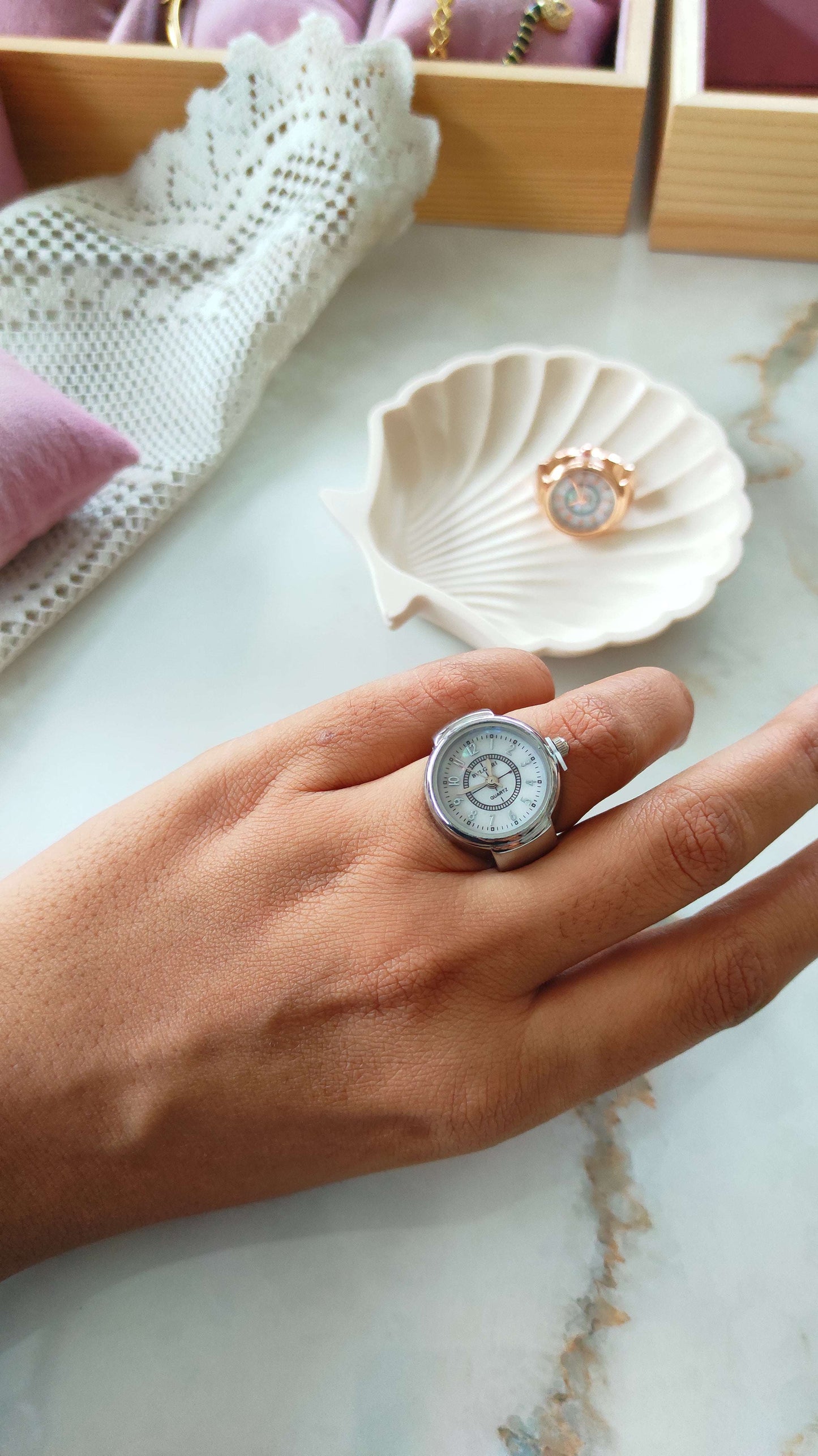 Watch finger ring