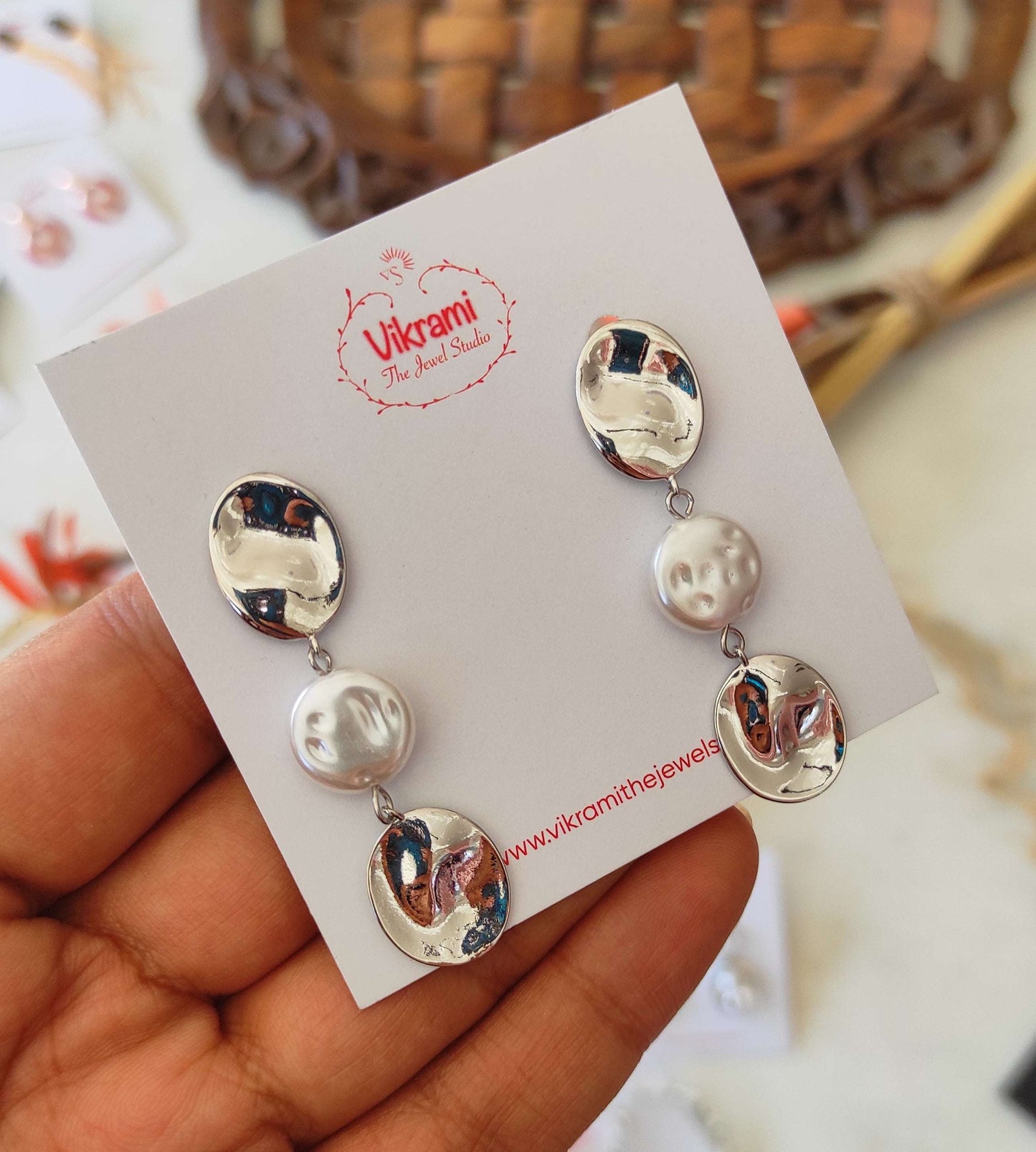 Pearl dangler