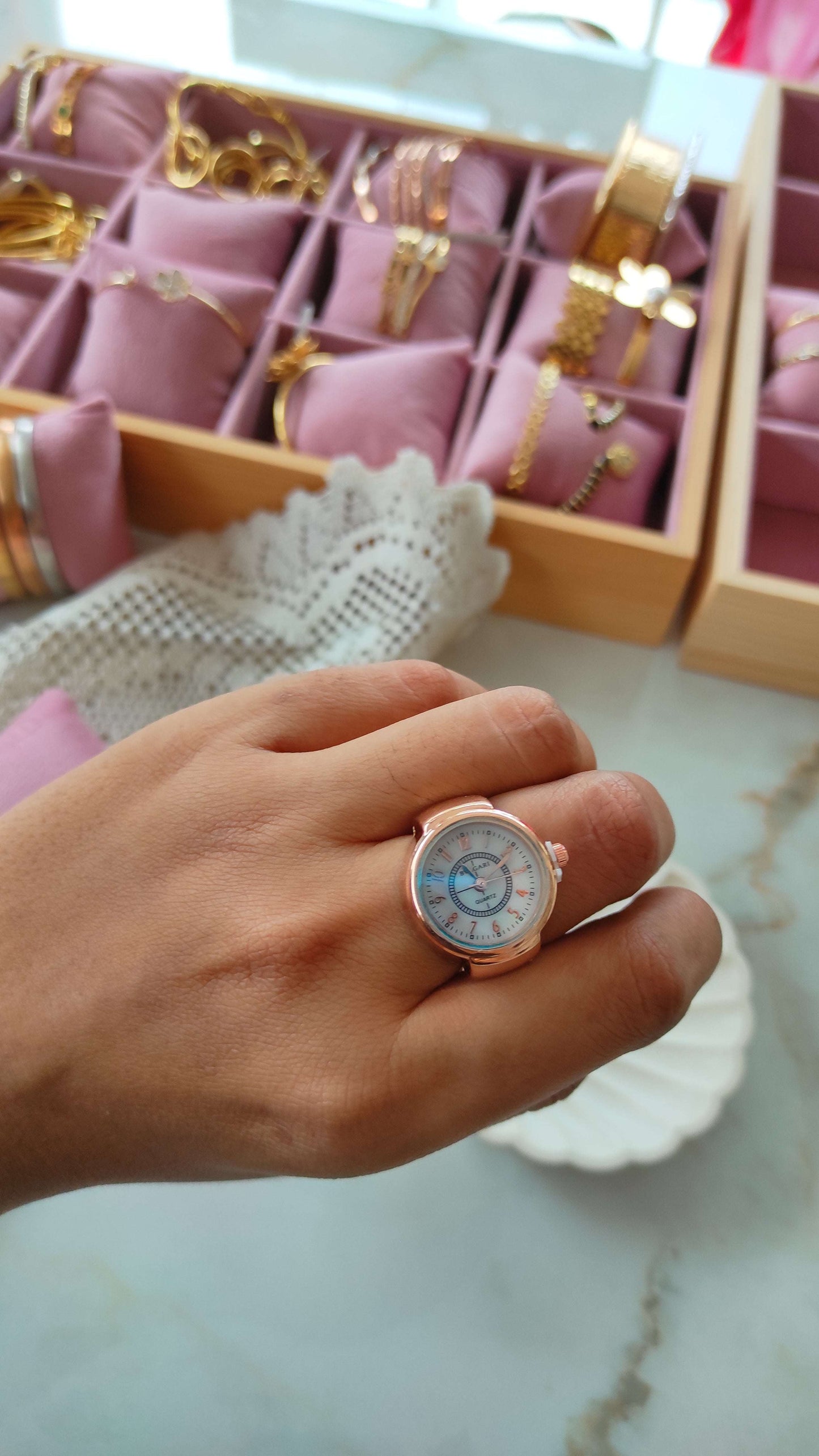 Watch finger ring