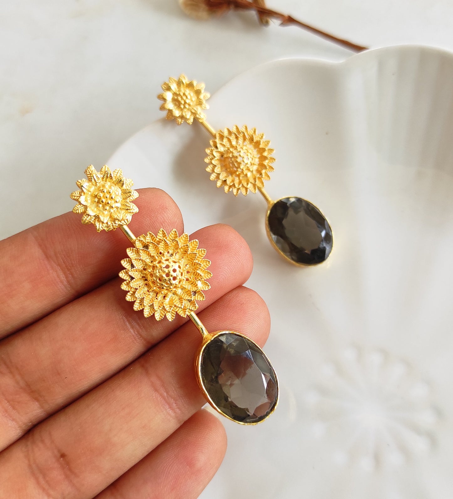 Flora golden earrings