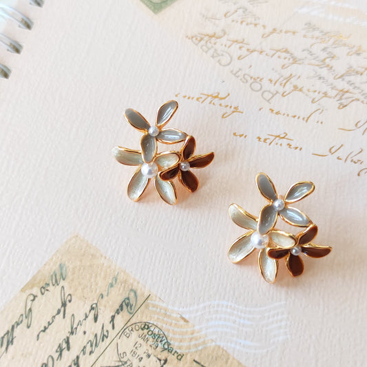 Triple florets studs earrings