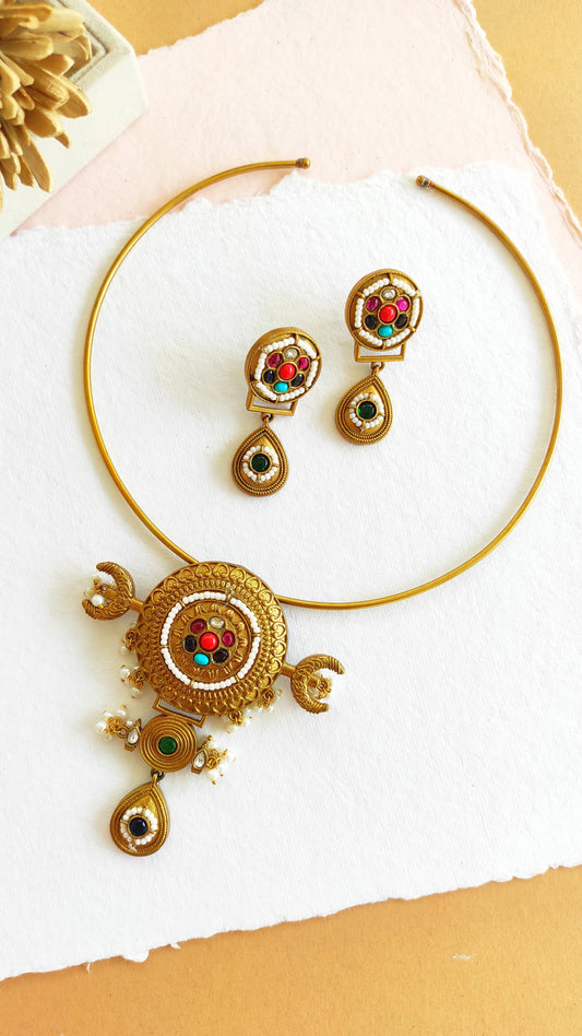 Ananta Hasli necklace set