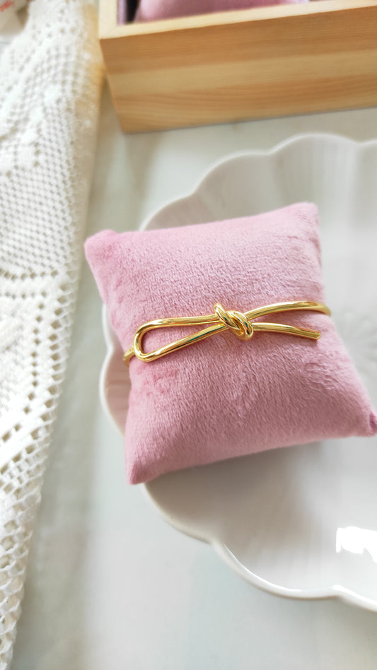 Half knotted kada bracelet