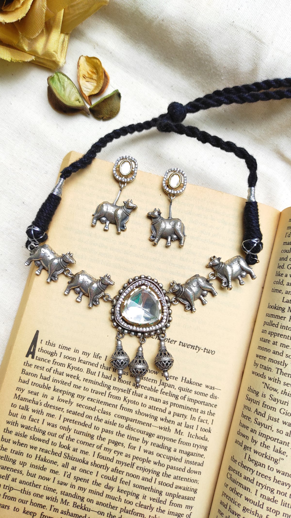 Nandi silver lookalike necklace