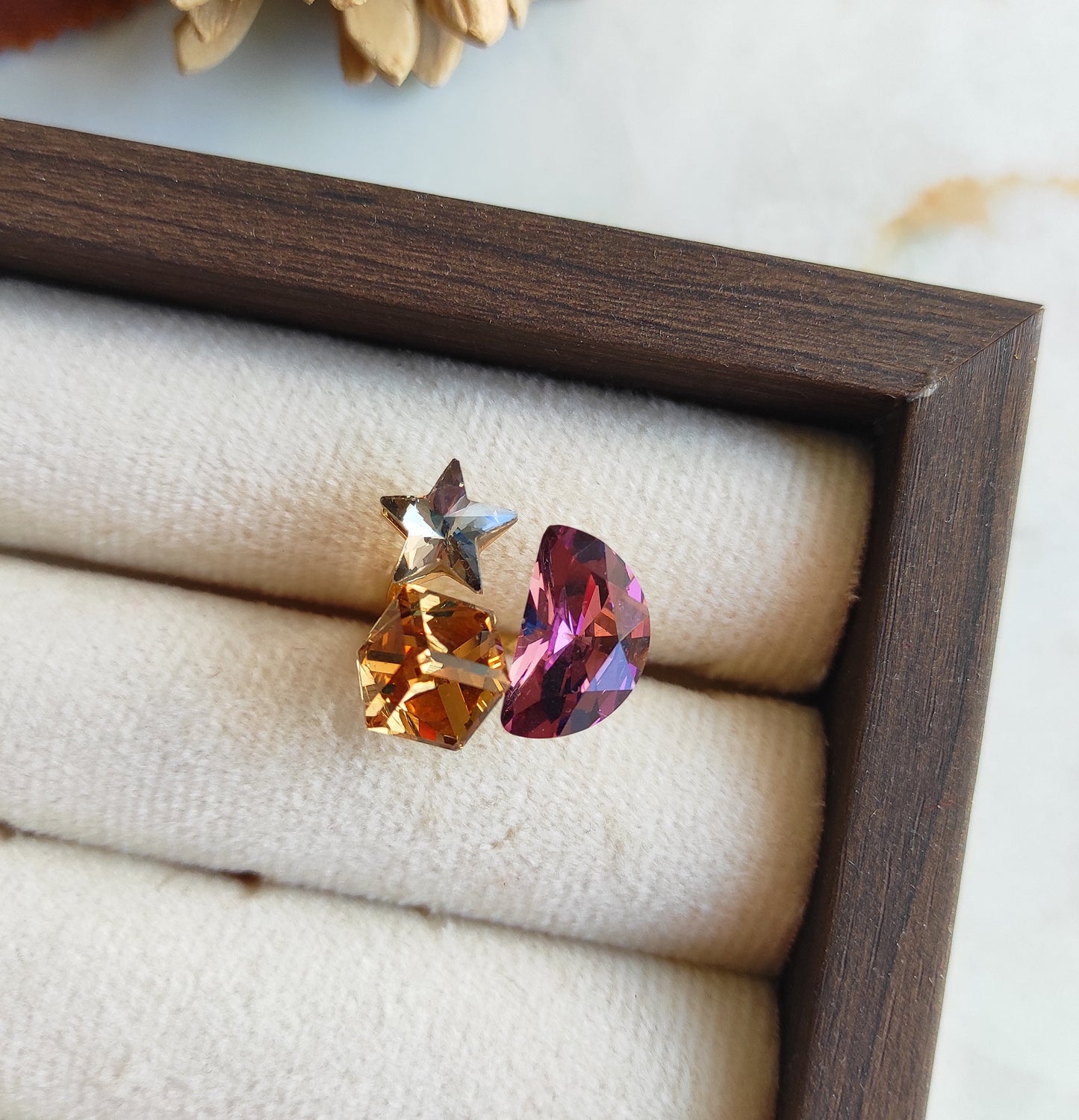 Shozni stone adjustable finger ring