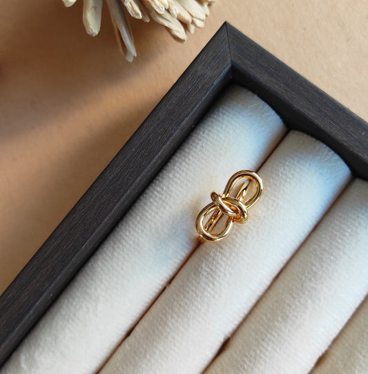 Knotted bow gold plated adjustable finger ring