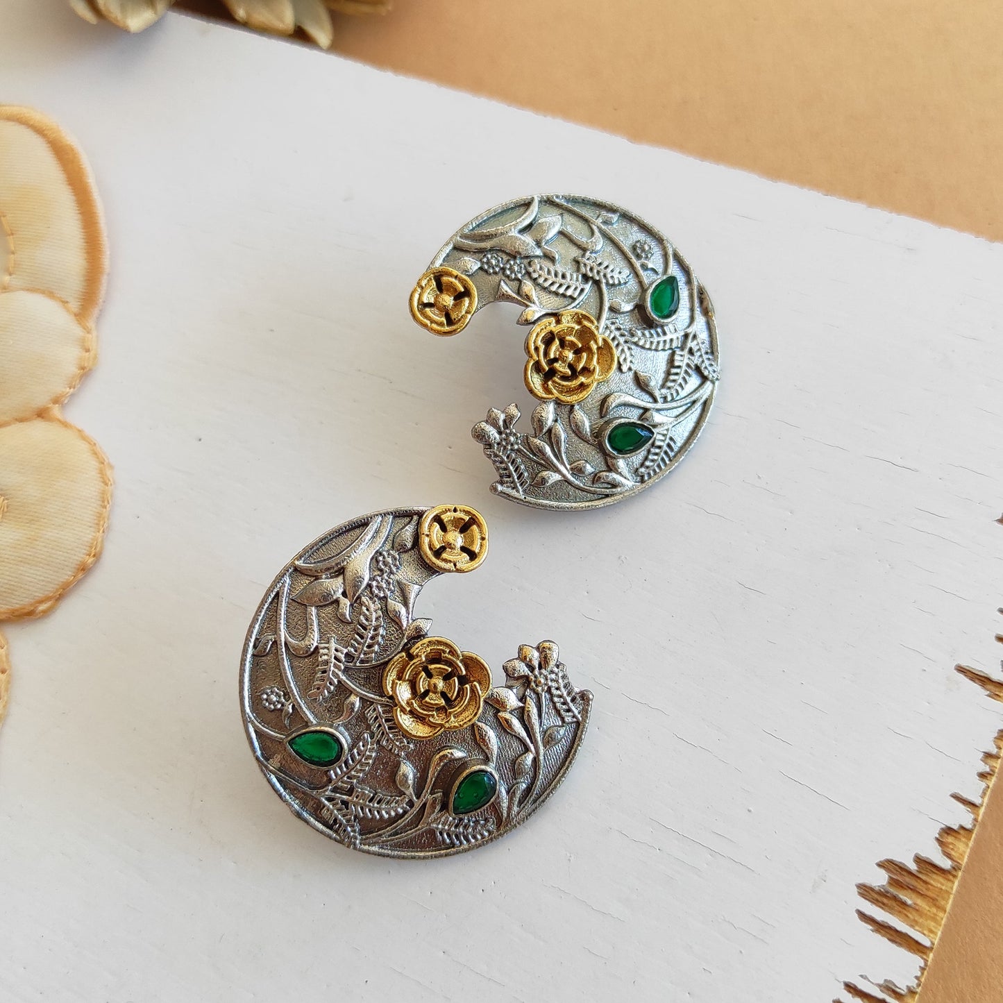 Mrinal dualtone studs earrings DTE2