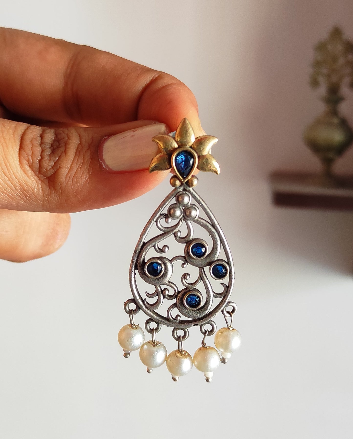 Saryu dualtone earrings