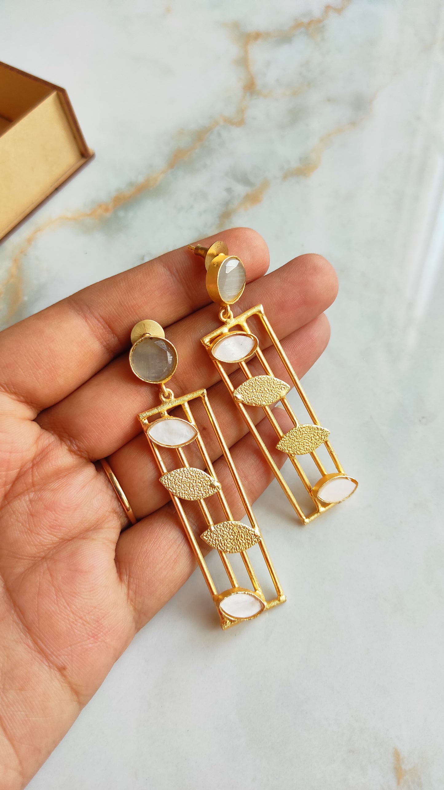 Rectangular leafy danglers