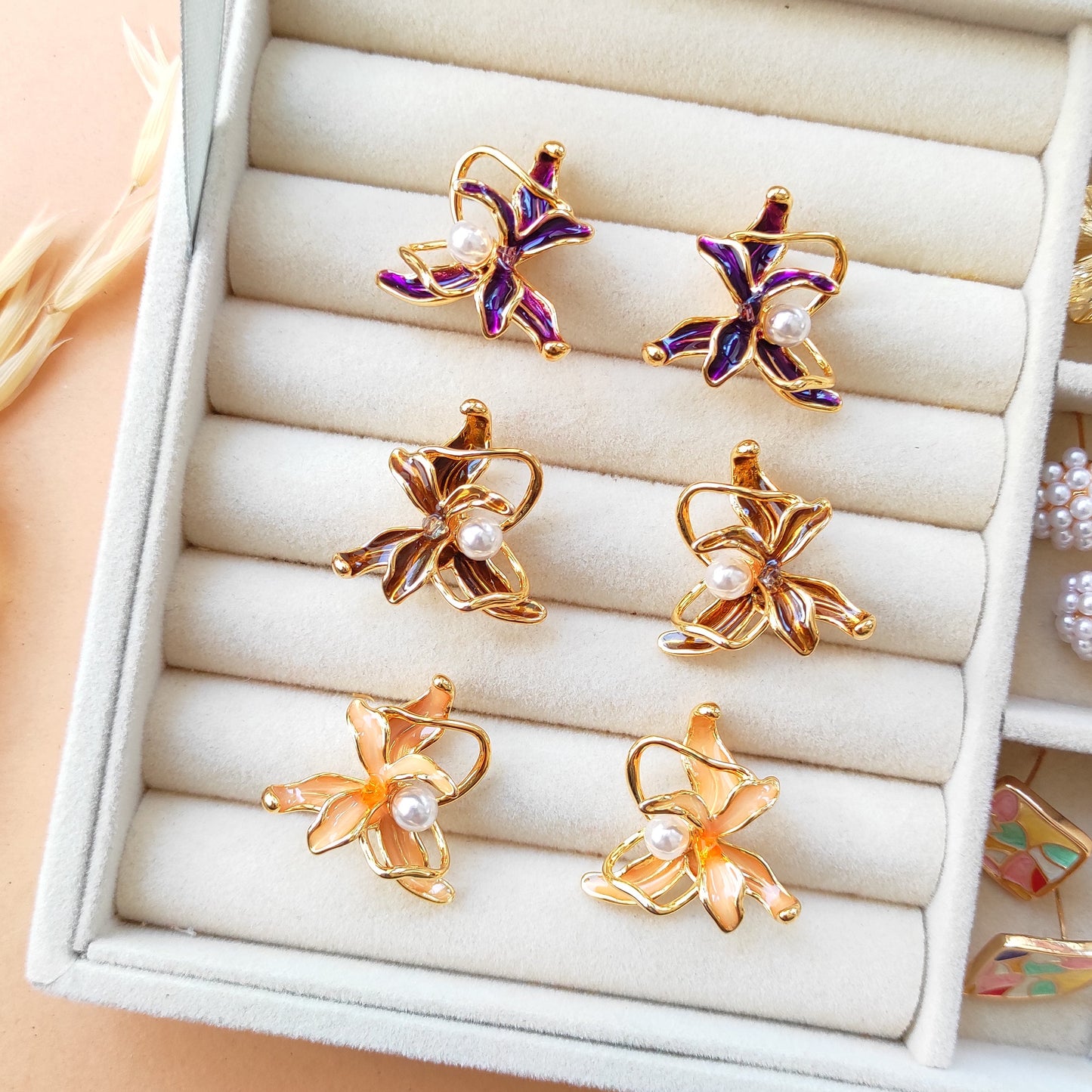 Golden enameled flora studs earrings