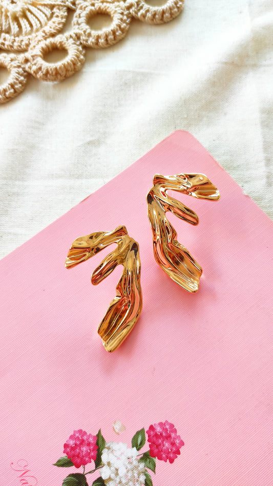 Cresta golden stud earrings