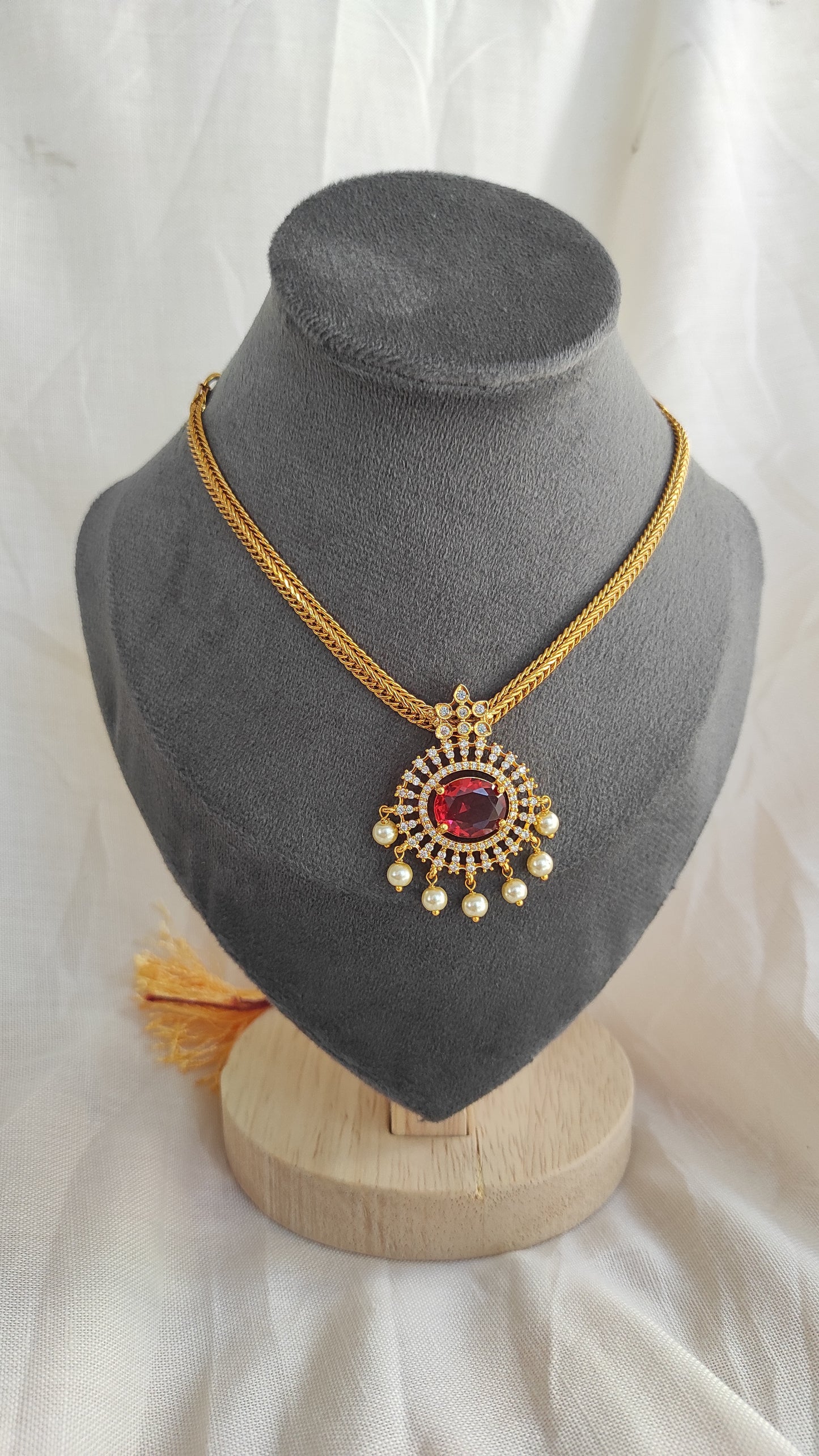 Triya golden necklace set
