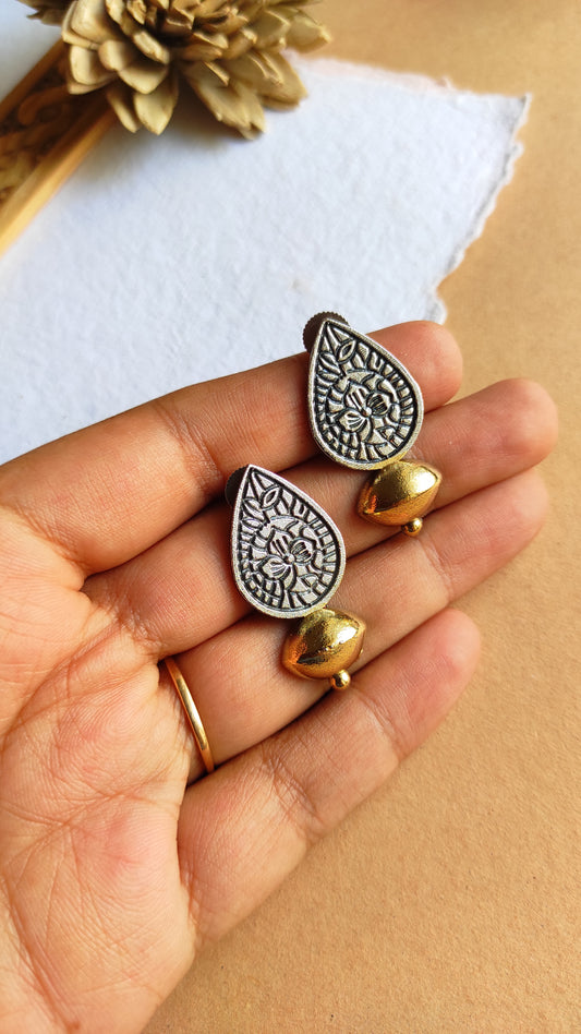 Tear drop dualtone studs earrings DTE2