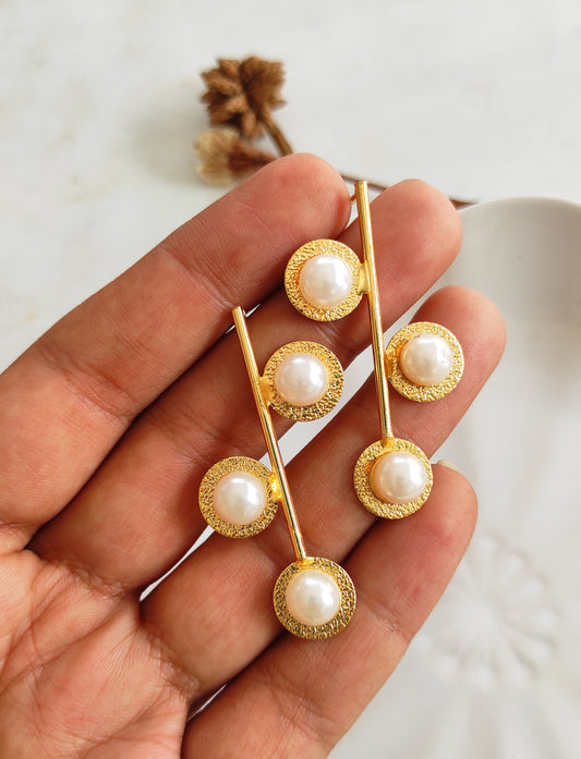 Tri-pearl golden earrings