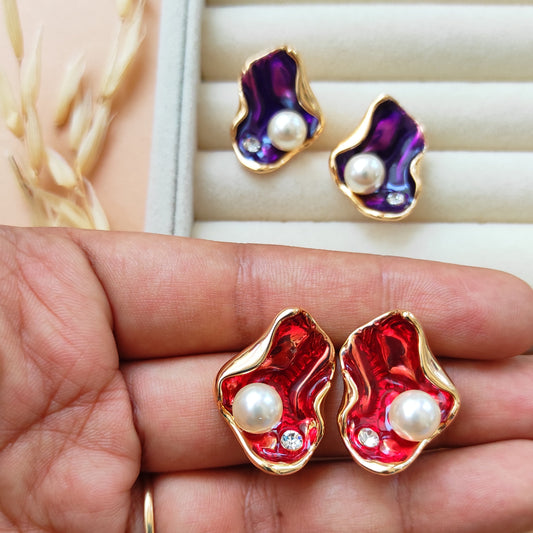 Golden enameled shell studs earrings