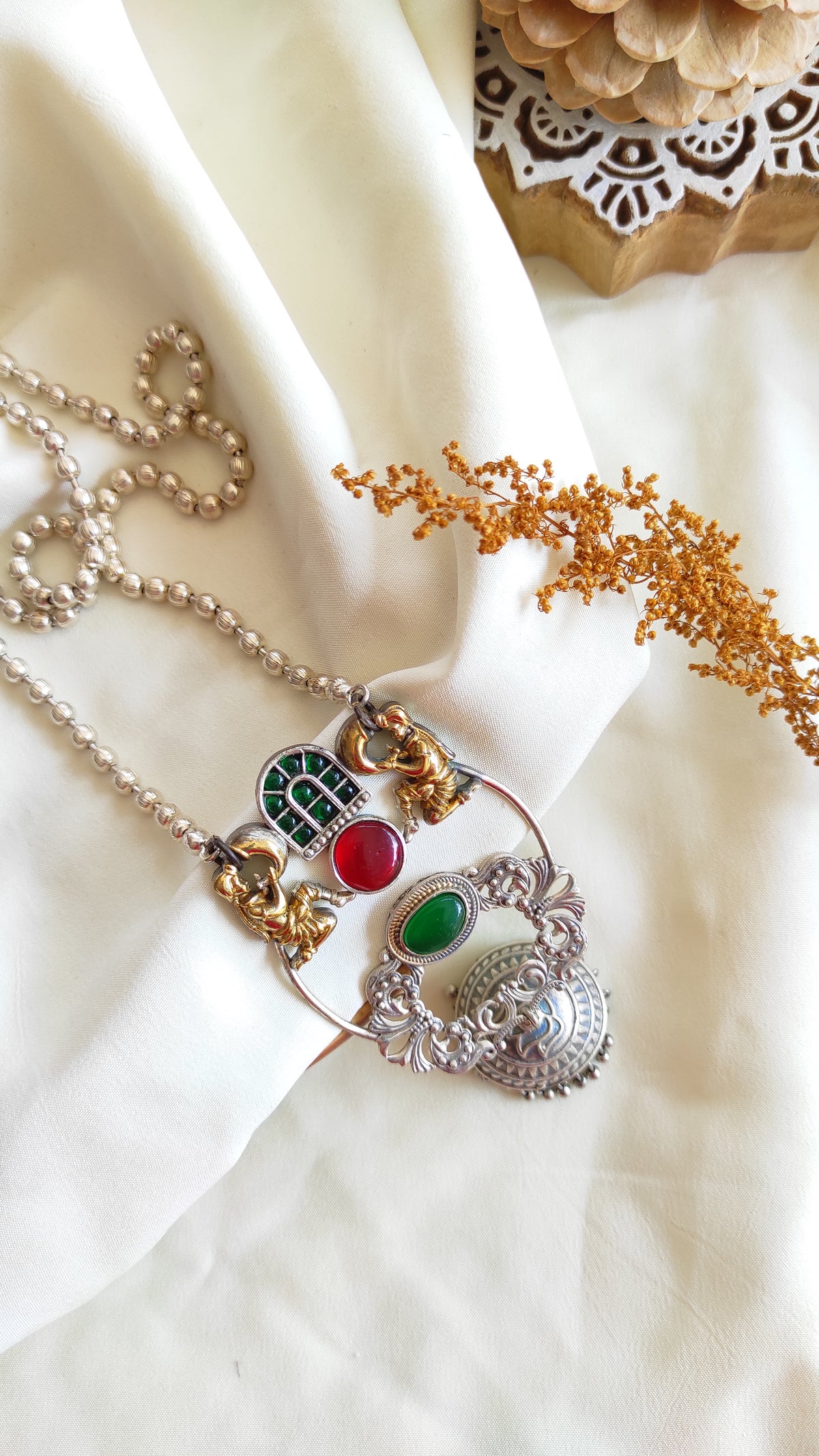 Laali long chain pendant