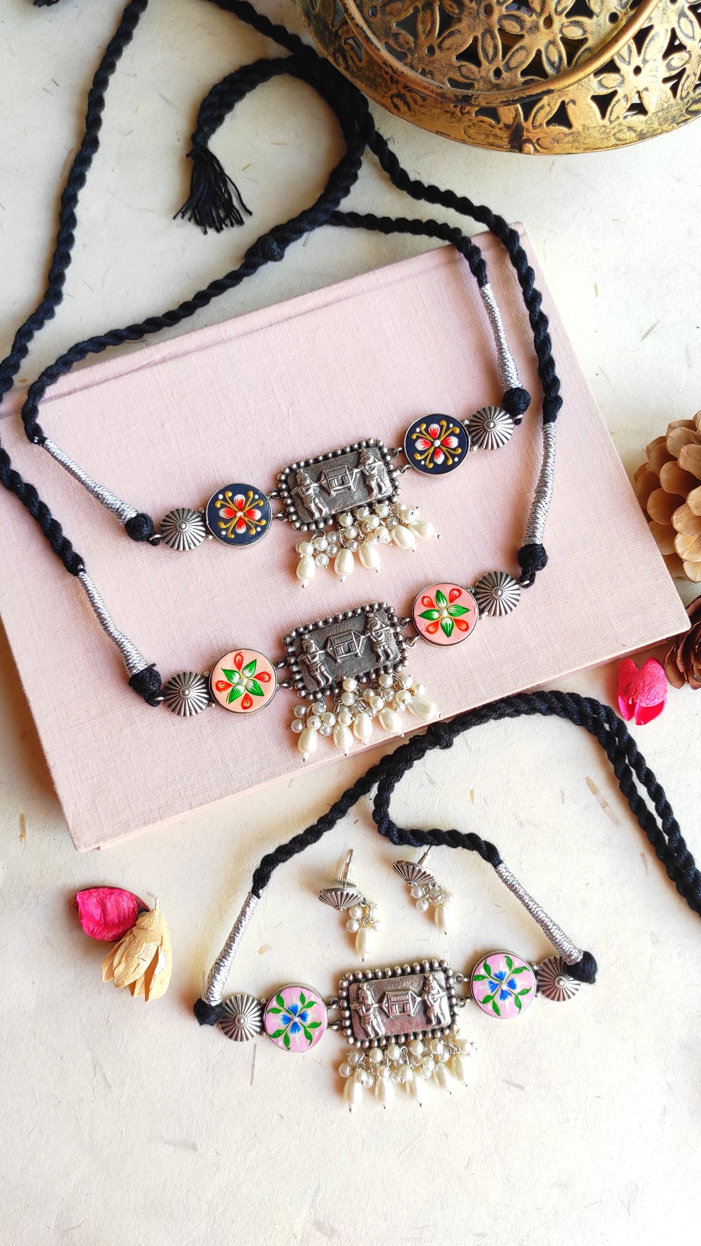 Hand painted silver lookalike choker necklace set